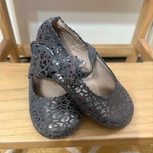 Monkey Feet Sparkly Gray Dress Shoes with Bow